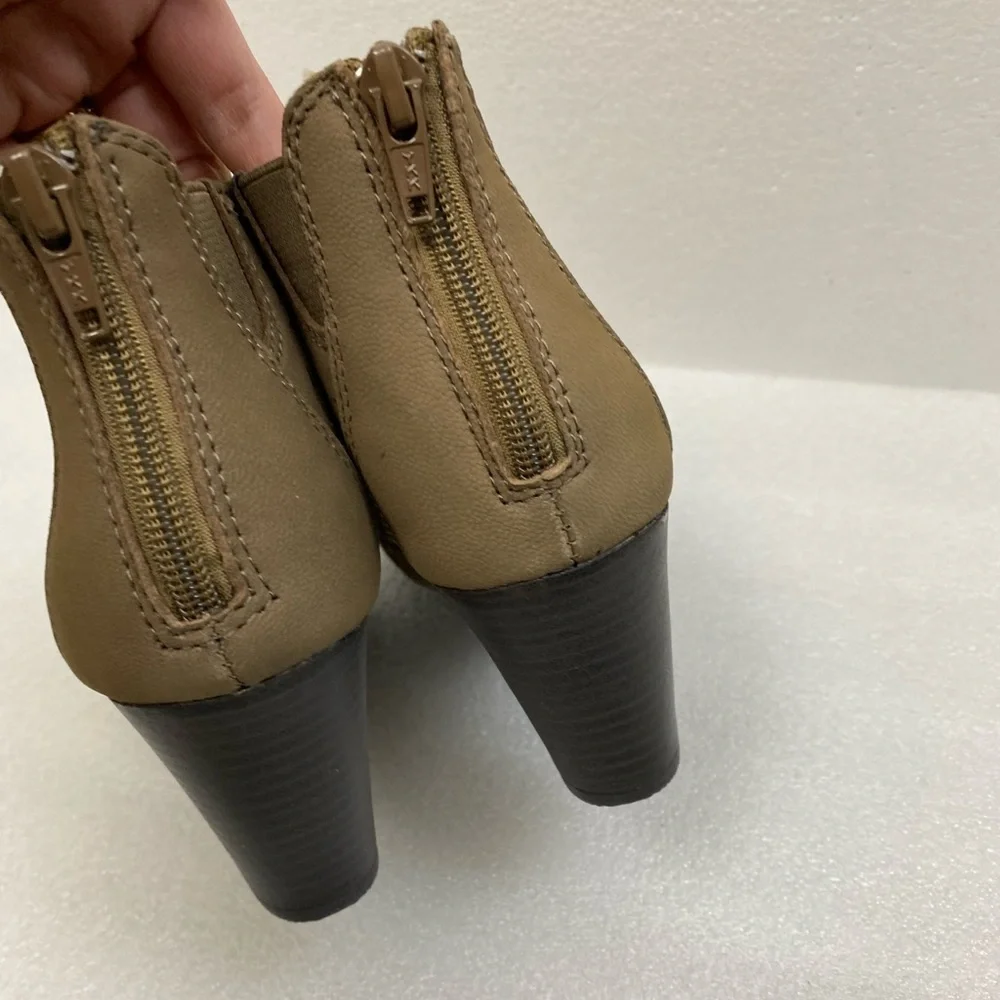 Earth Origins Shaye Taupe Khaki Tan Neutral Heel Leather Laser cut Bootie Size 6